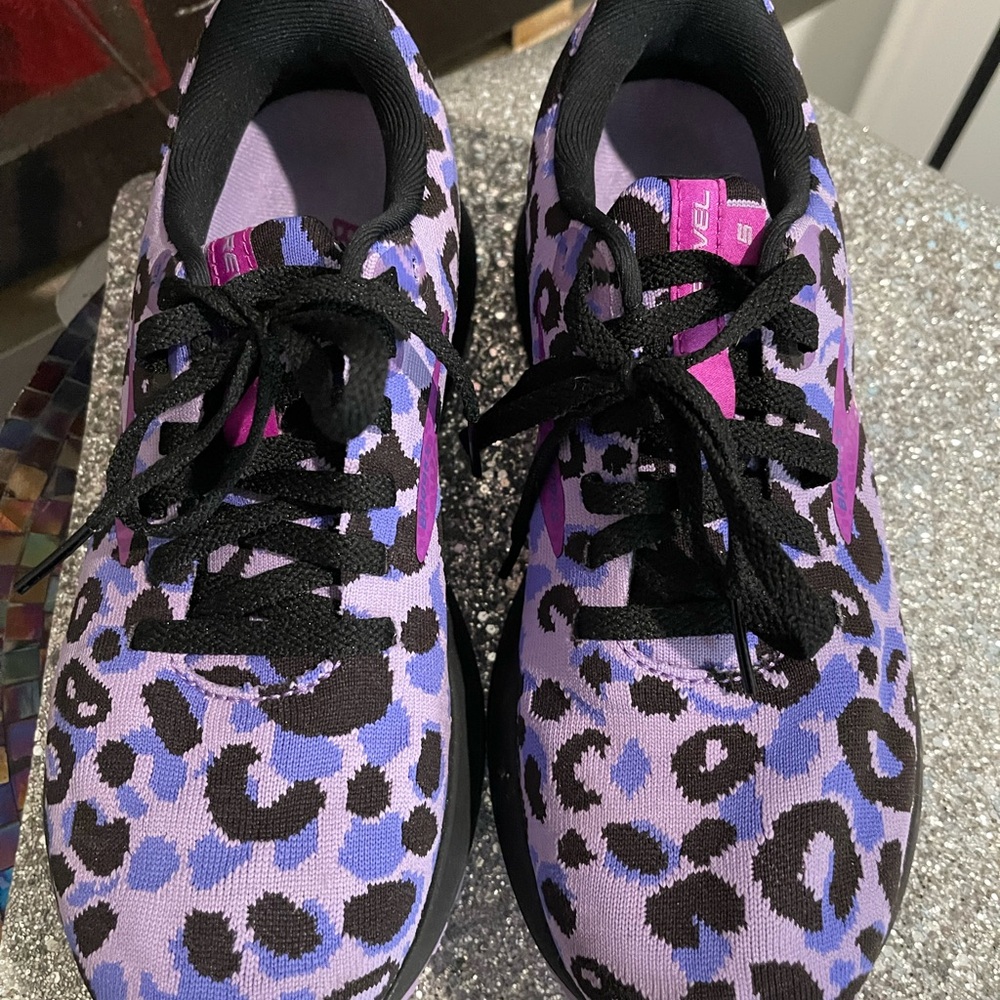Brooks sneakers nwot